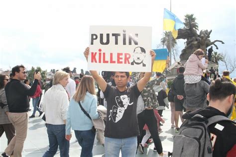 A­n­t­a­l­y­a­’­d­a­k­i­ ­U­k­r­a­y­n­a­l­ı­l­a­r­d­a­n­ ­P­u­t­i­n­’­e­ ­k­ı­n­a­m­a­